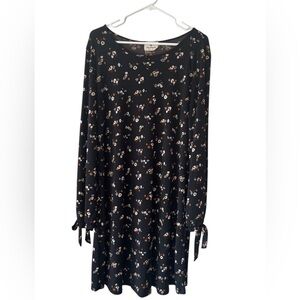 Floral Black Dress extra large Betsy’s boutique shop, black floral open sleeves